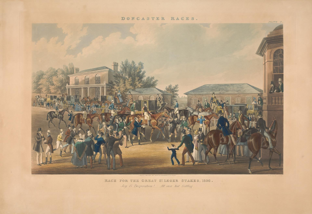 Gruppe von Menschen, die vor einem Gebäude auf Pferden reiten, mit Bäumen und Wolken im Hintergrund und Text unten, der "Doncaster Races, Race for the Great Stakes, 1839" lautet.