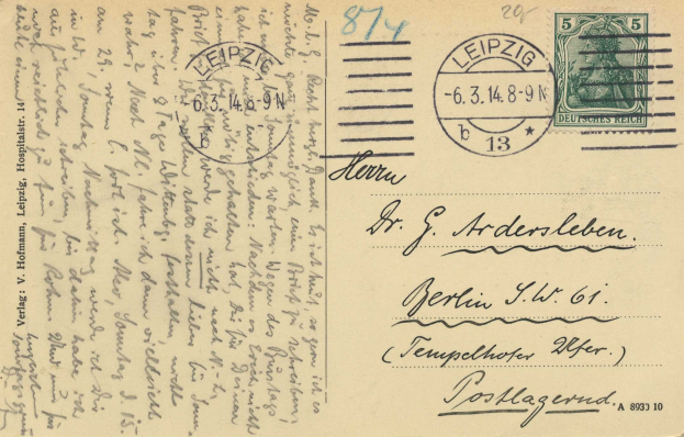 Alte Postkarte mit einer Briefmarke, die an ein Krankenhaus in Leipzig, Deutschland, adressiert ist und Text sowie Poststempel enthält.