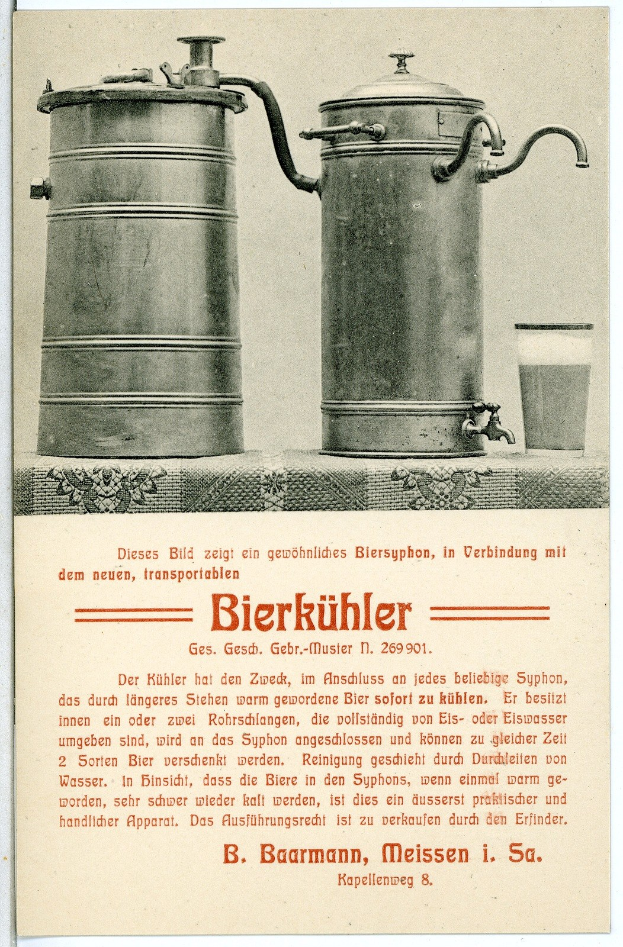 Werbeposter mit zwei Metall-Bierhumpen und einem Glas Bier mit beschreibendem Text