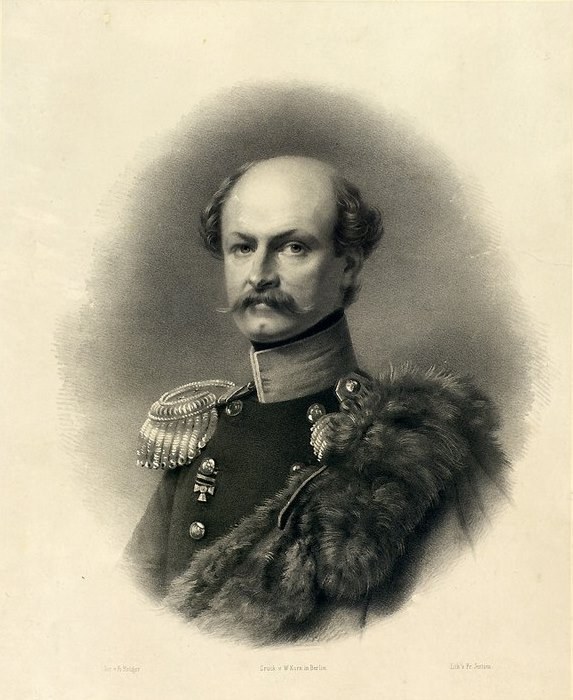 Schwarz-weißes Porträt eines Mannes in Militäruniform mit Schnurrbart, identifiziert als Friedrich V. von Berlin, mit Text unten.