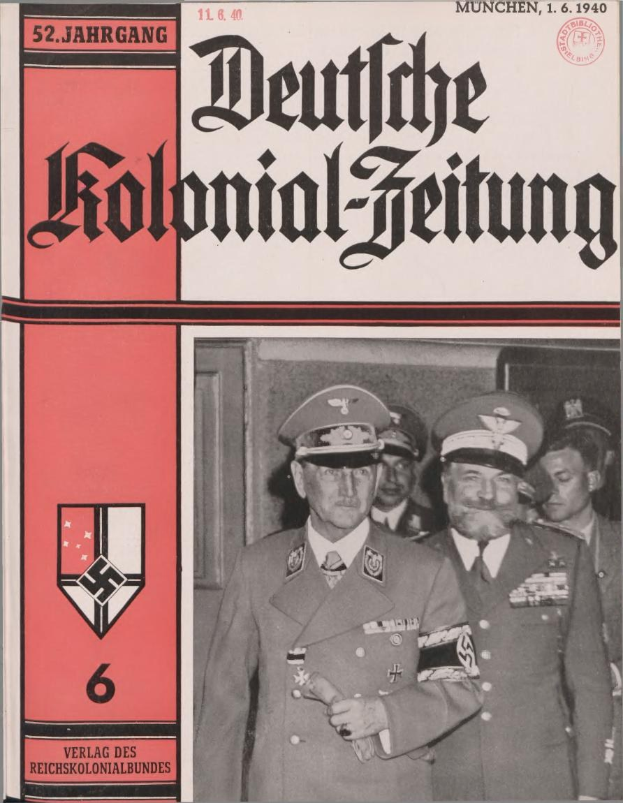 Buch mit dem Titel 'Deutsches Kolonial-Feitung' vom 11/1940 mit einem Bild von Adolf Hitler auf dem Cover, gehalten von einer Gruppe von Menschen mit Mützen.