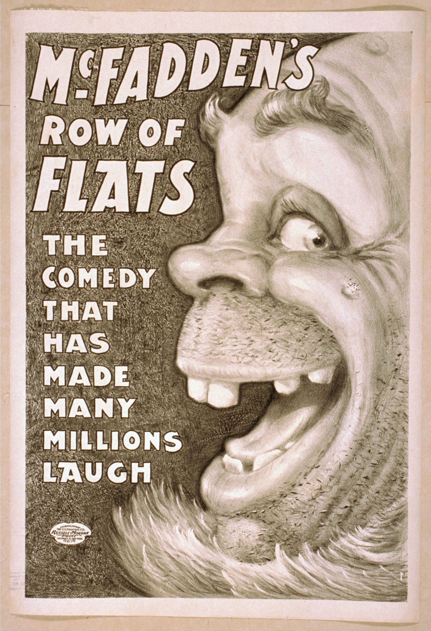 Plakat einer lachenden Person mit wilden Haaren, breitem Grinsen und weit aufgerissenen Augen vor einem hellgelben Hintergrund mit der Aufschrift "McFadden's Row of Flats: The Comedy That Has Made Many Millions Laugh."