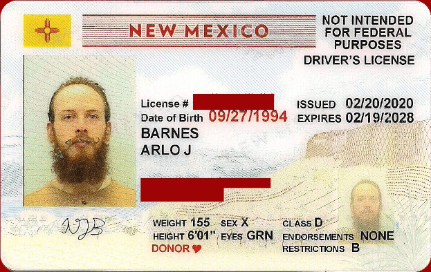 Neuer Führerschein aus New Mexico zeigt das Bild eines Mannes