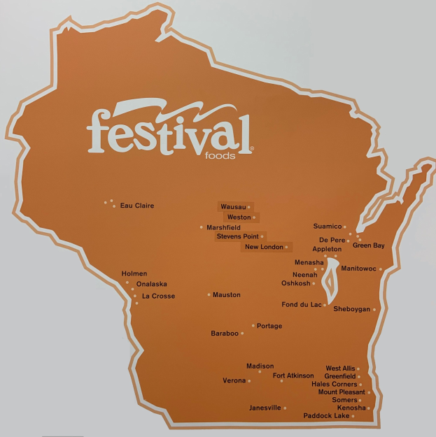 Ein lebendiger Plakat einer Wisconsin-Karte voller bunter Lebensmittel, beschriftet mit "Festival Foods."