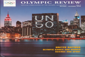 Ein Buch mit dem Titel "Olympische Revue Offizielle Veröffentlichung der Olympischen Bewegung" liegt auf einer flachen Oberfläche, mit einer Stadtlandschaft mit Gebäuden, Lichtern und Wasser auf dem Cover, wobei der Text "Vereinte Nationen Olympische Spiele und Frauen Wissenschaft und Sport" ebenfalls sichtbar ist.